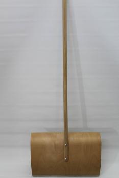 Schneeschieber Sperrholz / 40 cm mit Metallkante, Holzstiel